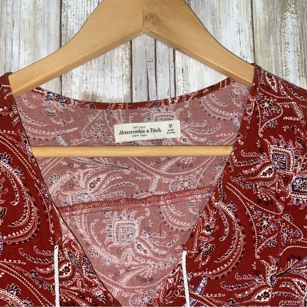Abercrombie & Fitch Red Bandana Print Blouse Boho Paisley Tassel Tie Top Medium - Picture 4 of 5